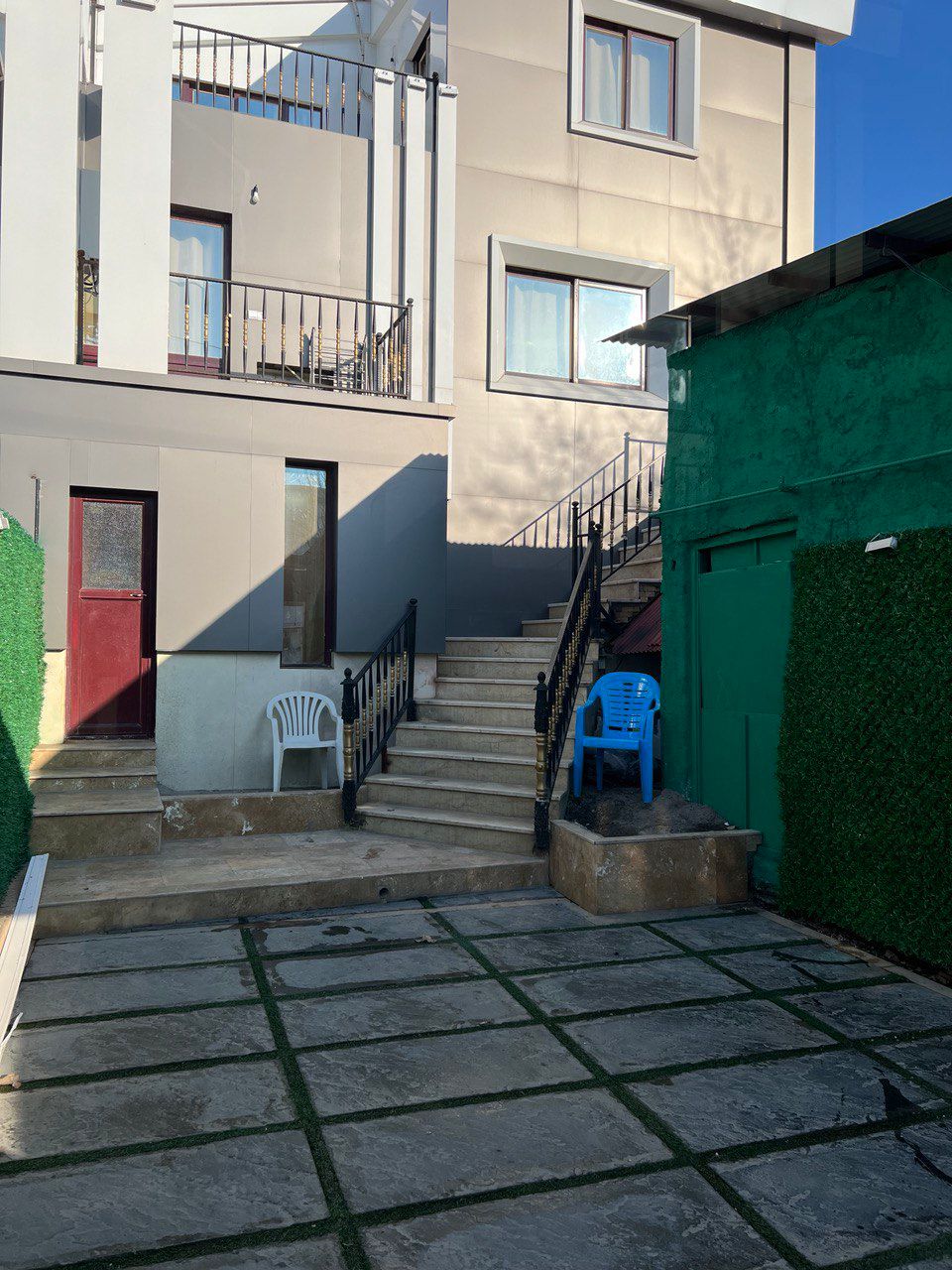 اجاره روزانه ویلا استخردار رو به دریا رضوانی در ساحل بابلسر